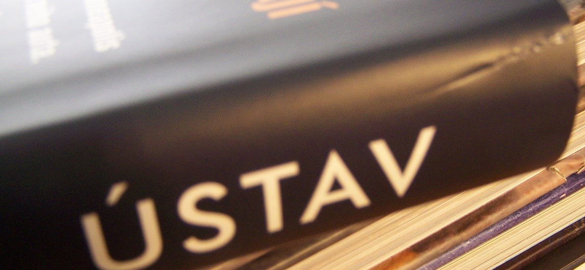 ÚSTAV (sleva 58 % - viz popis)